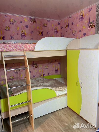 Кровать двухьярусная