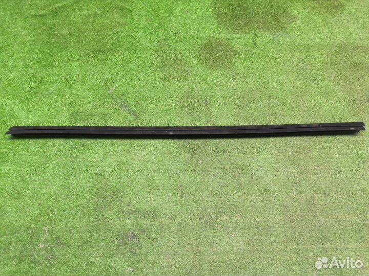 Уплотнитель стекла двери передний левый Hyundai