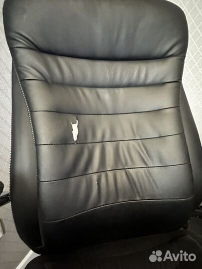 Компьютерное офисное кресло руководителя