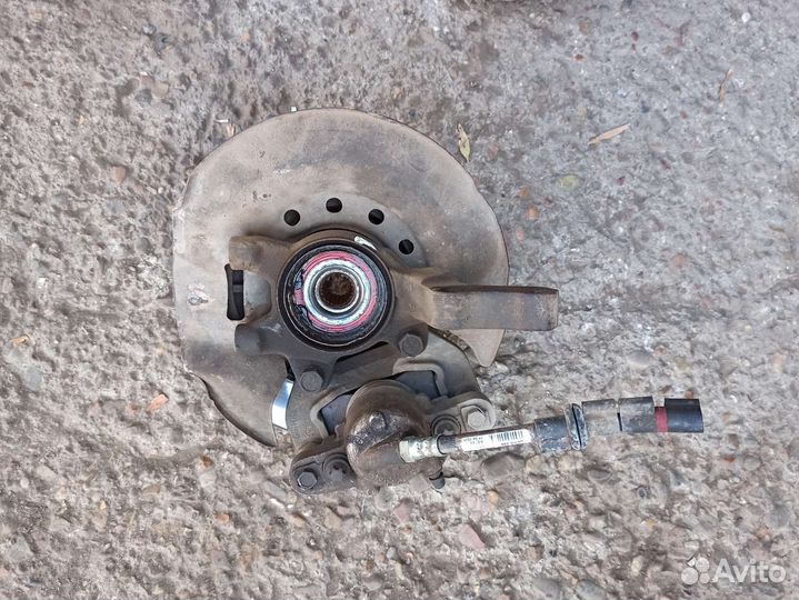 Поворотный кулак левый Лада Калина Гранта Приора