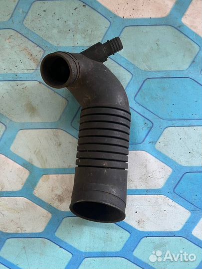 Патрубок воздушного фильтра 8D0129615K