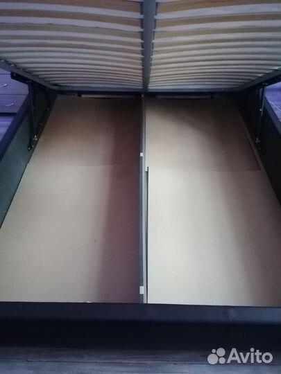 Кровать с подъёмным механизмом