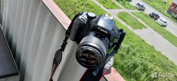 Зеркальный фотоаппарат Canon EOS 1100D