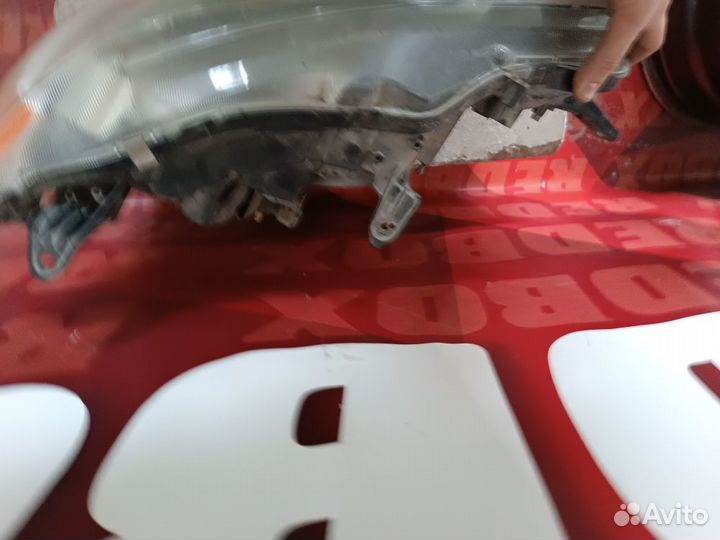 Фара левая Mitsubishi Lancer 10 8301C335