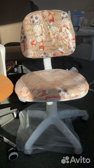 Кресло Форум на белом пластике