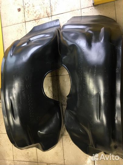 Подкрылки на Mitsubishi Pajero 3 2000-06 (перед)