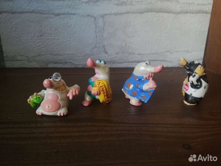 Коллекционные игрушки кротов, пингвинов, бегемотов