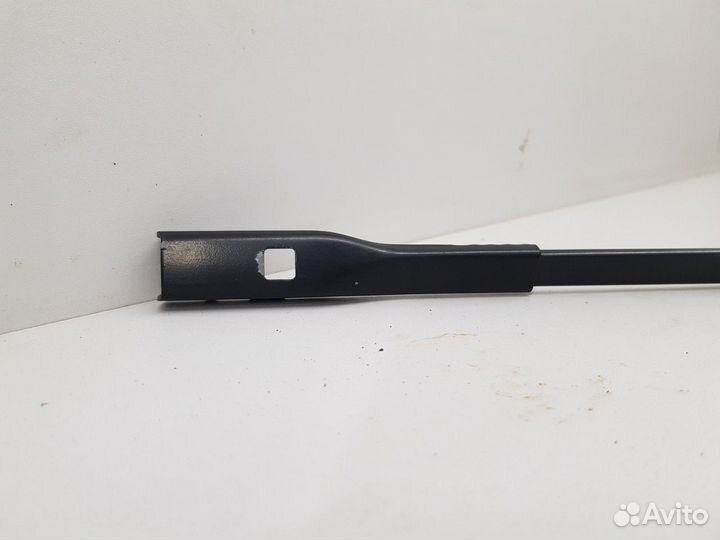 Поводок стеклоочистителя правый (Audi A3)