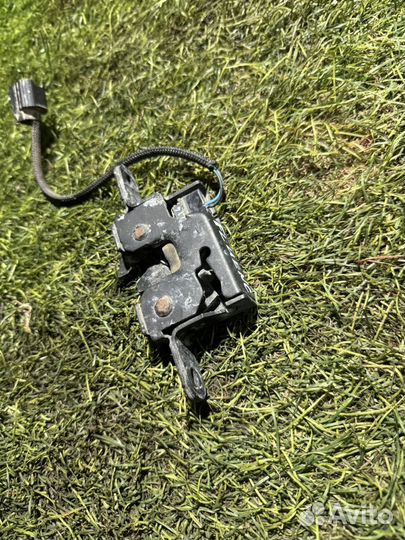 Замок капота Renault Fluence