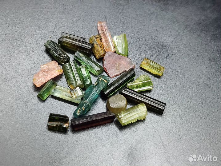 Турмалины. Природные кристаллы. Мадагаскар