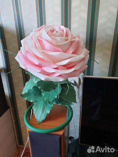 Роза из изолона. Ростовые цветы. Светильник