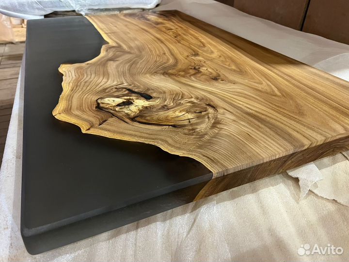 Стол из слэба и эпоксидной смолы