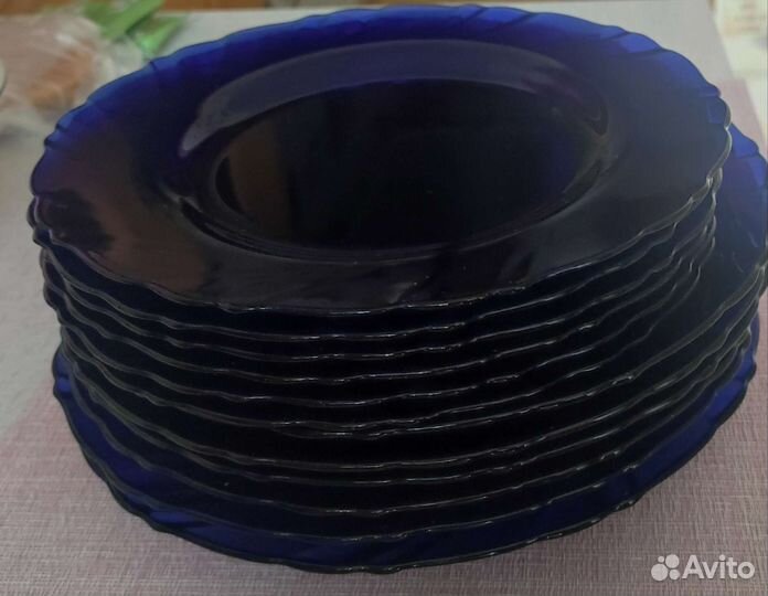 Столовые тарелки