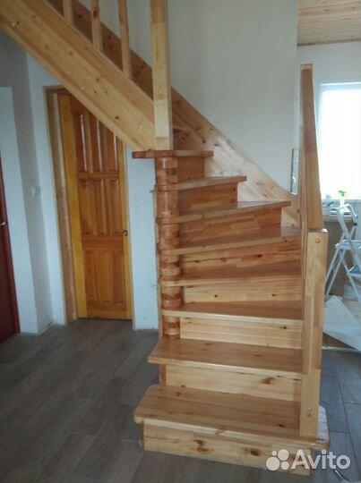 Деревянная лестница на 2 этаж