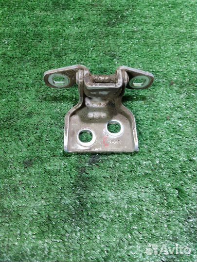 Петля двери Renault Logan