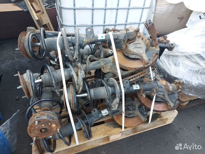 Стойки передние в сборе Hyundai Grand Starex