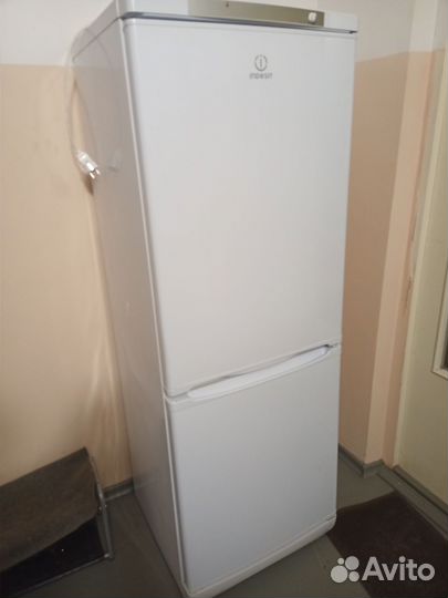 Холодильник бу indesit
