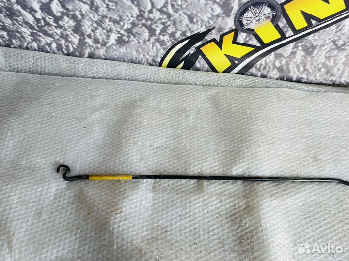 Держатель капота упор Ford Focus 3 Фокус 2011