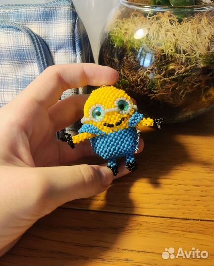 Амигуруми миньон из бисера
