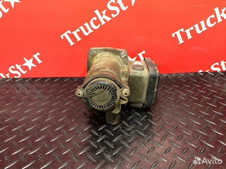 Кран управления тормозами прицепа