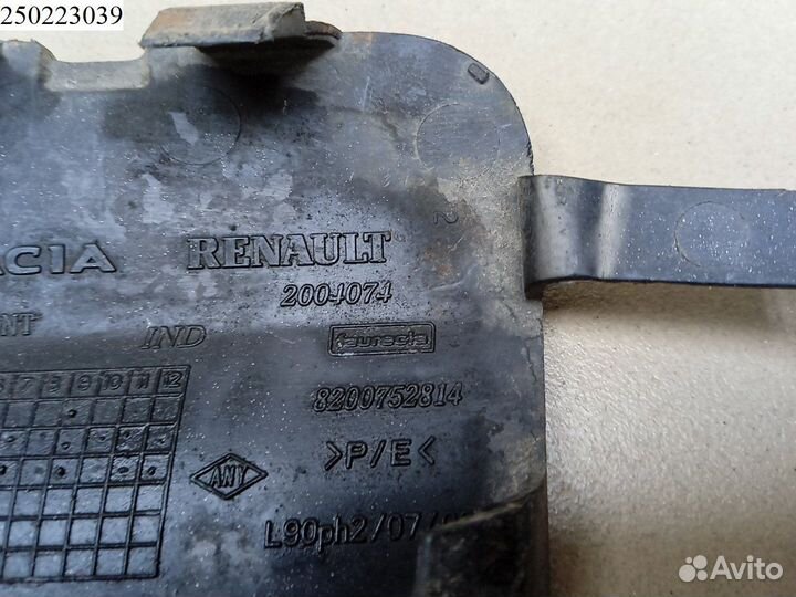 Заглушка бампера переднего Renault Logan