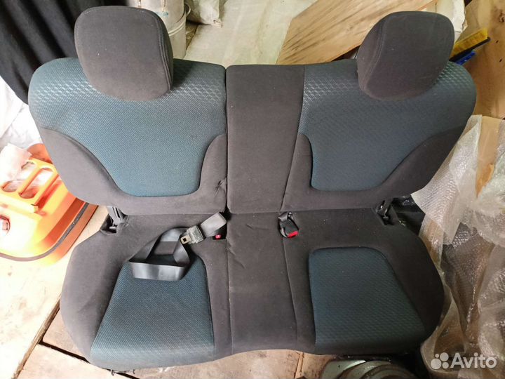 Сидение задние Nissan Wingroad Y12