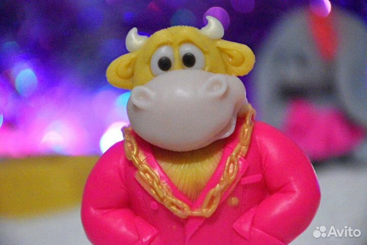 Бык - бандос в малиновом пиджаке