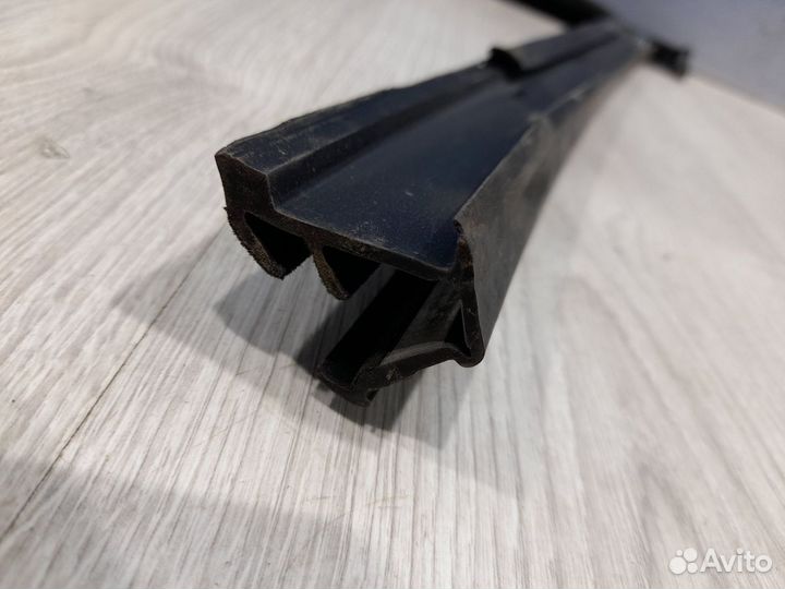 Уплотнитель перед проема стекла двери Renault mega