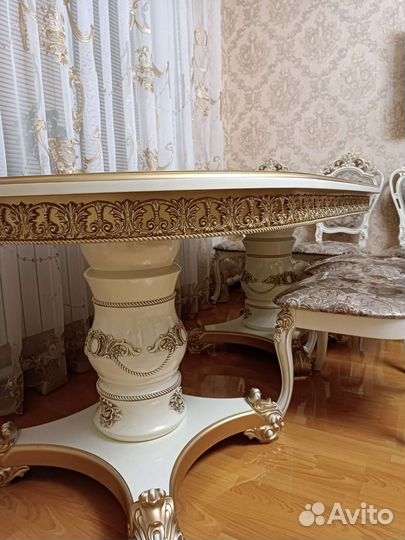 Стол и стулья новые