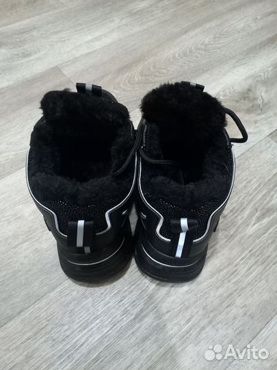 Кроссовки р35