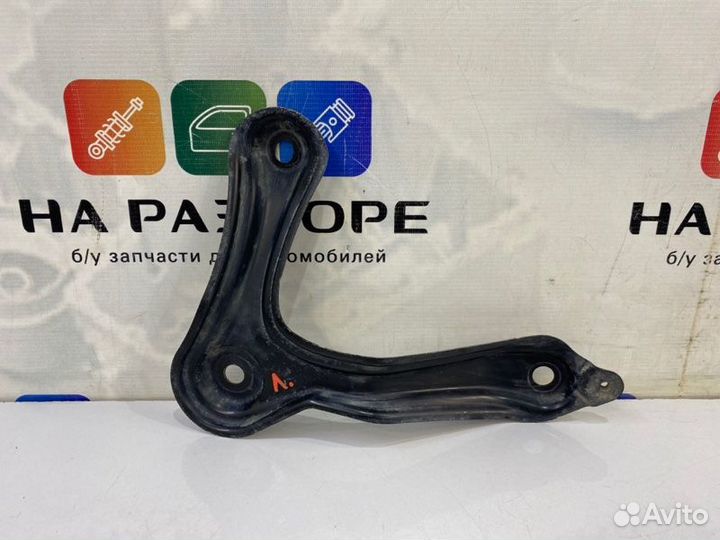 Кронштейн подрамника левый Toyota Rav4 XA40 2AR-FE