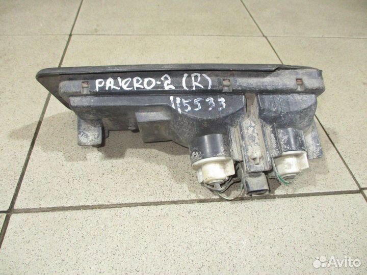 Фонарь задний в бампер правый Mitsubishi Pajero 2