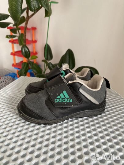 Кроссовки adidas для мальчика 22