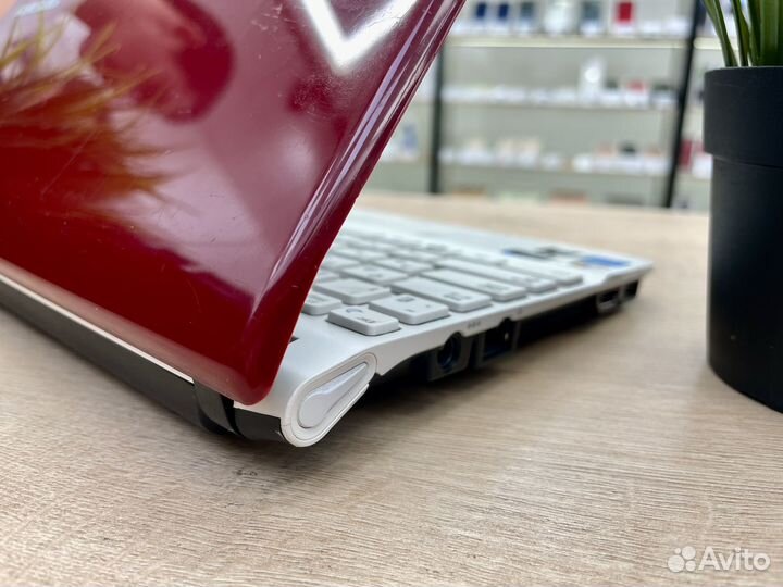 Нетбук Samsung 2 ядра 2 гига SSD акб держит