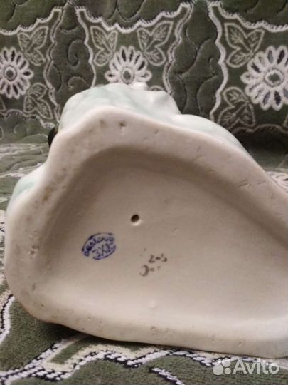 Фарфоровая статуэтка