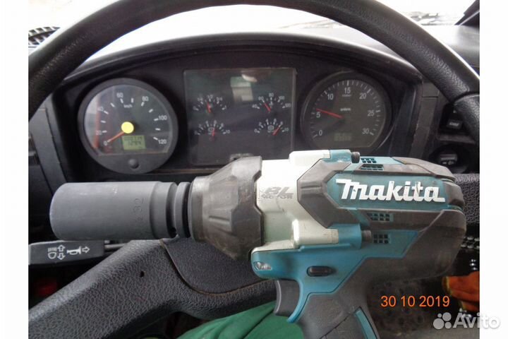 Аккумуляторный гайковерт Makita DTW1001RTJ