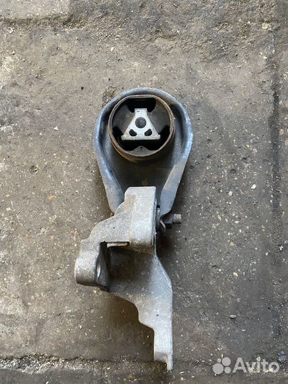 Опора двигателя задняя Мазда 3 бк 1.6