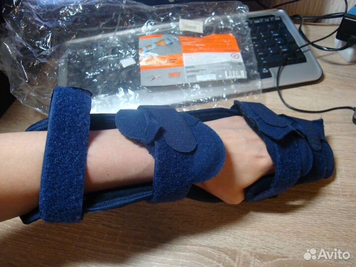 Тутор на лучезапястный сустав