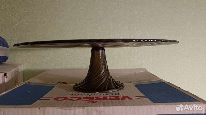 Тортница на ножке