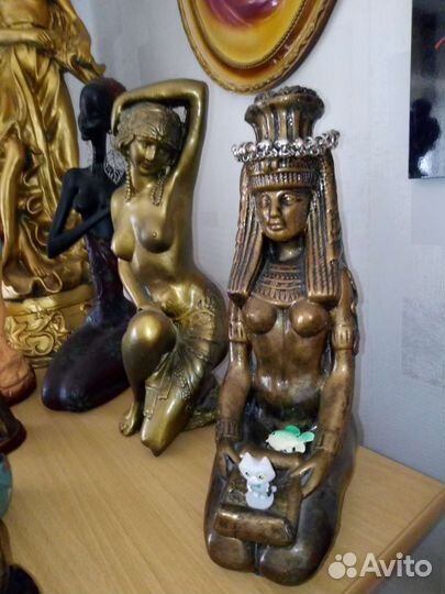 Статуэтки