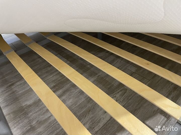 Трехместная кровать