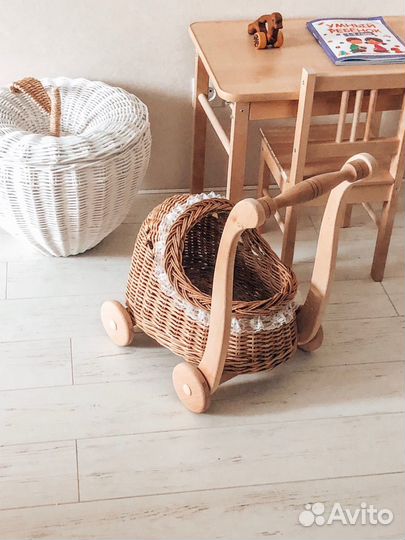 Игрушечная коляска