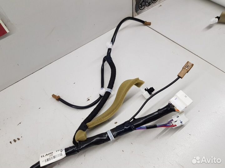Электропроводка крышки багажника (Infiniti QX56)