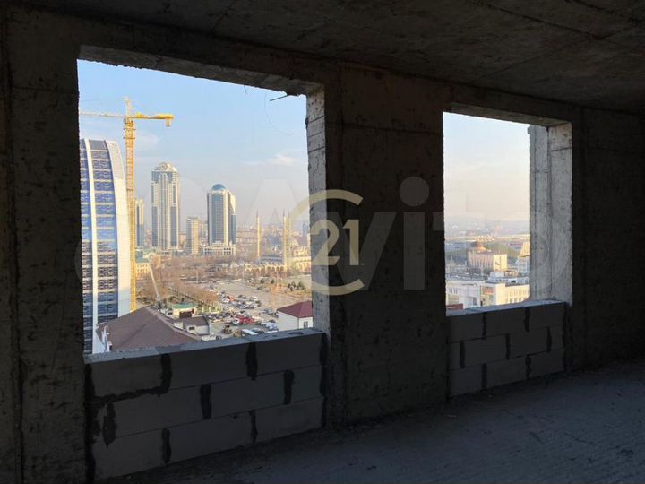 2-к. квартира, 83 м², 18/21 эт.