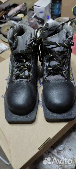 Лыжные ботинки