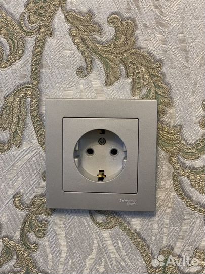 Стильные Розетки в серебристом и белом цвете