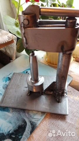 Пресс для (де)капсуляции гильз