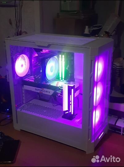 Белый компьютер