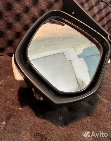 Зеркало левое на тойота RAV4