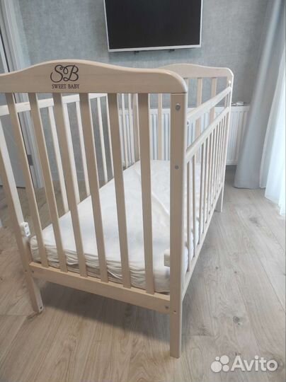 Детская кроватка с продольным маятником